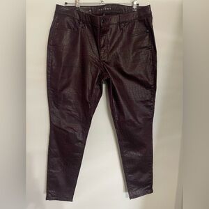 White House Black Market NWOT Mid-Rise Coated Croc Skinny Jeans Black Cherry 16